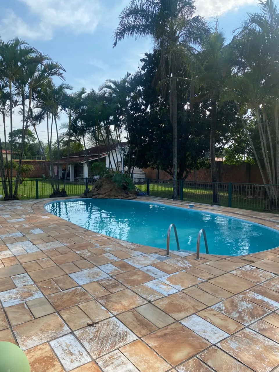 Piscina externa da Mia Asa Verde em São Pedro, SP