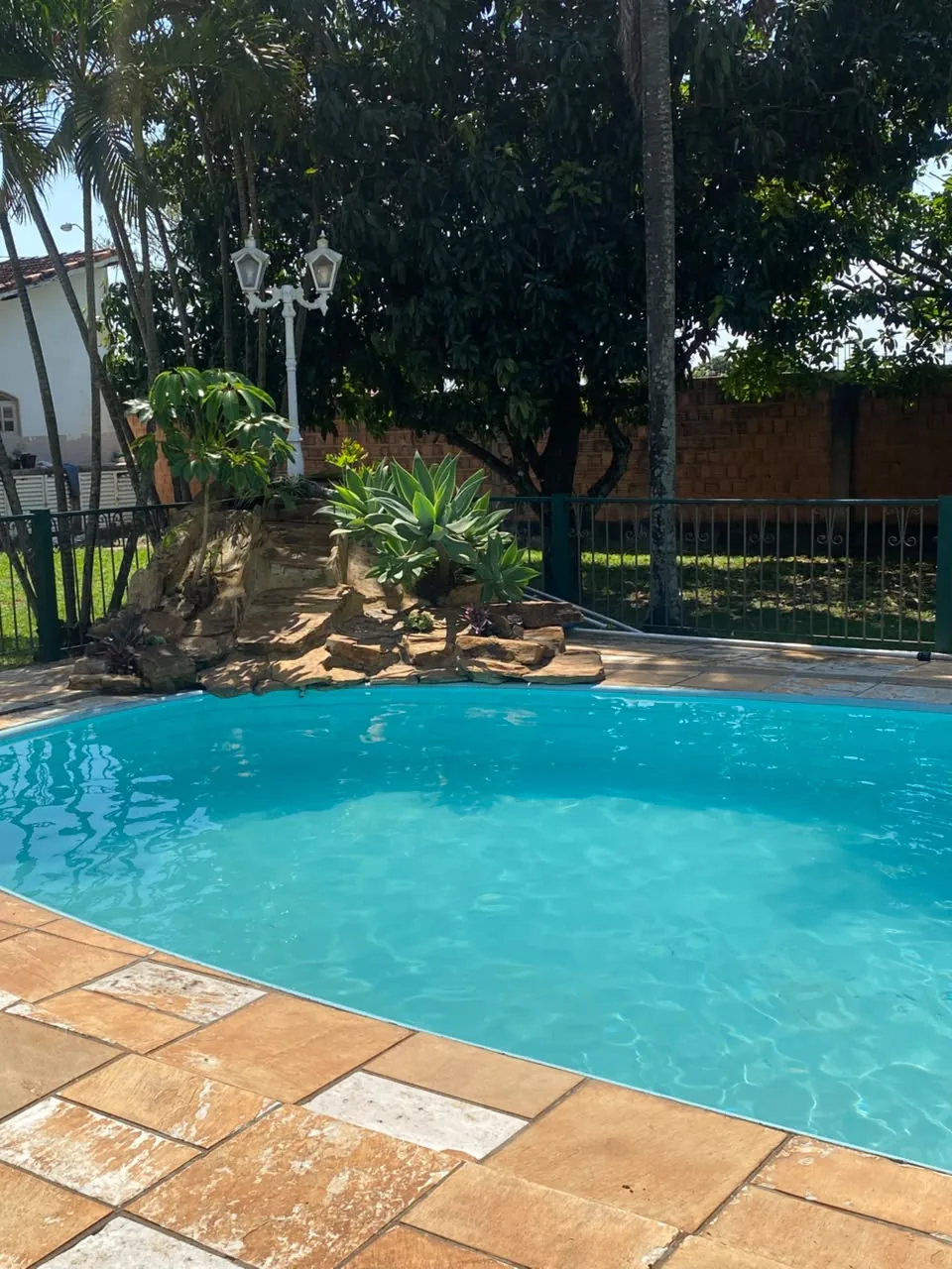 Piscina externa da Mia Asa Verde em São Pedro, SP