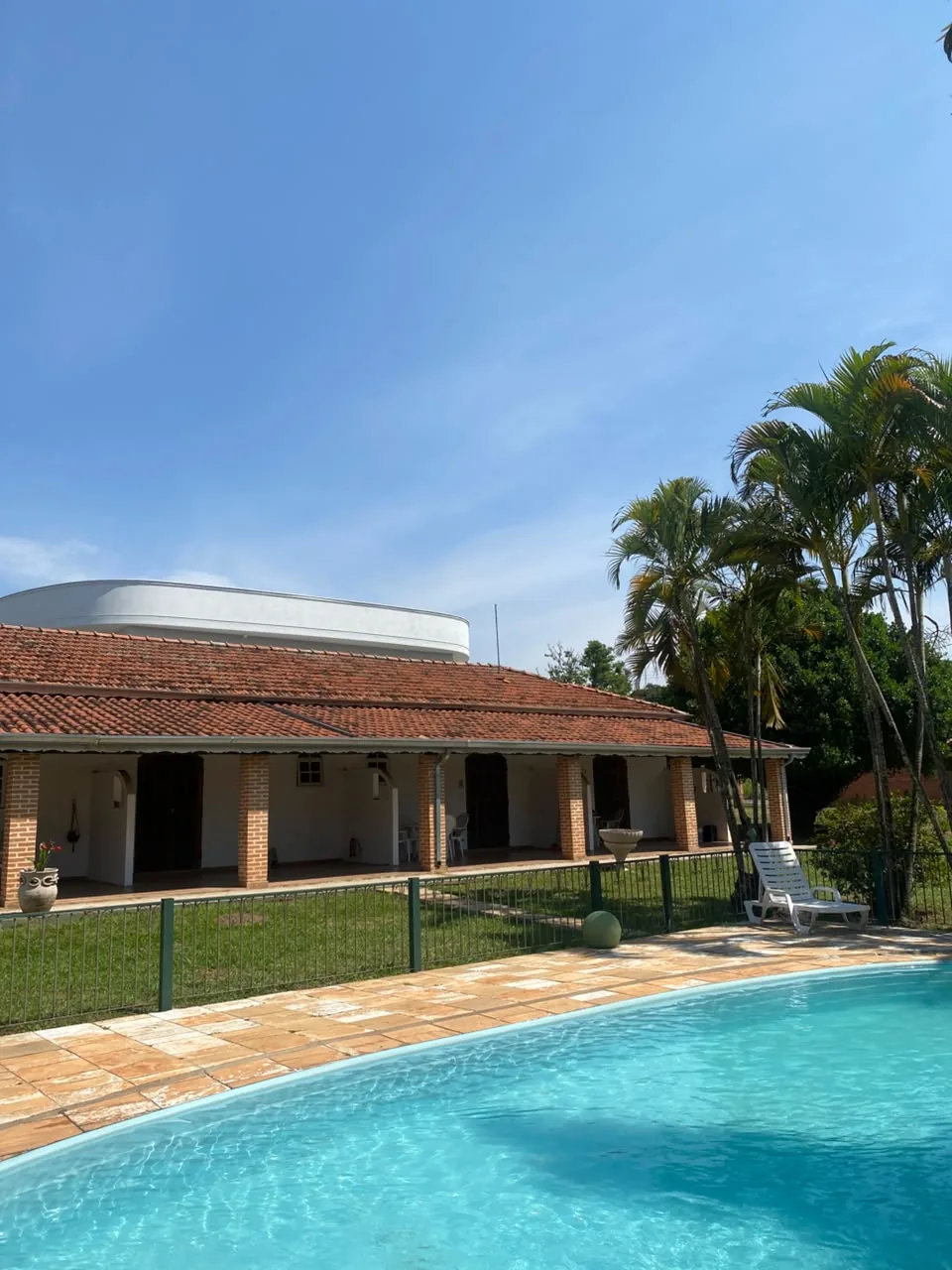 Piscina externa da Mia Asa Verde em São Pedro, SP